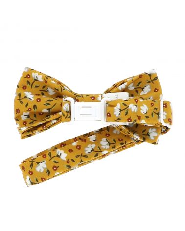 Look garçon chic avec noeud papillon coton à fleurs